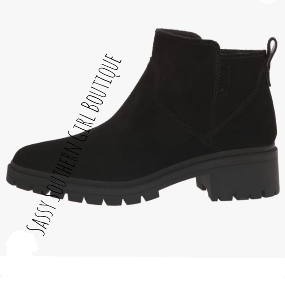 ⭐🆕Koolaburra by UGG black suede Chelsea boots - Picture 8 of 13